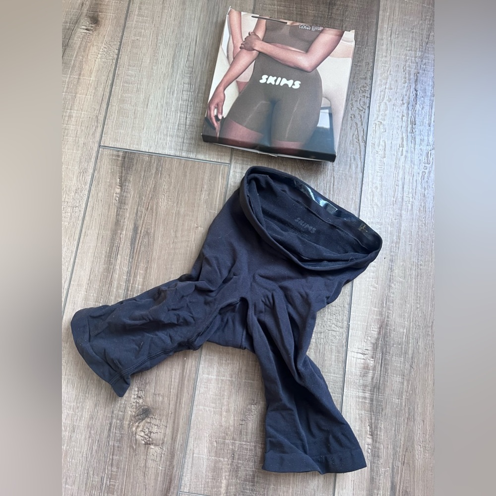 SKIMS Women's Sculpt Mid Thigh Shorts